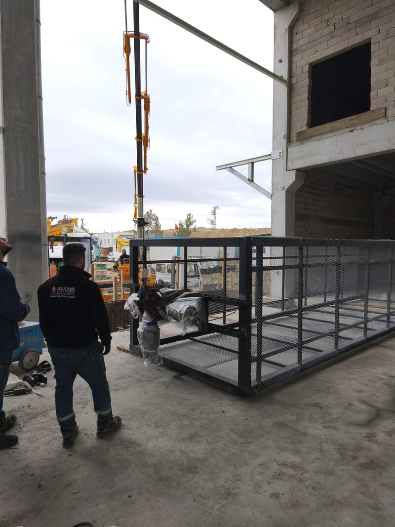 1500 kg kapasiteli halatlı yük asansörü imalat ve montaj çalışması